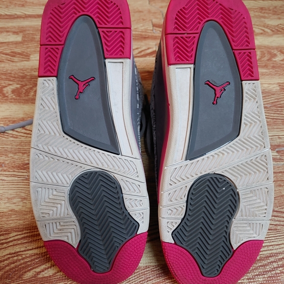 Jordan's 7Y fits womans size 8 - Picture 3 of 3